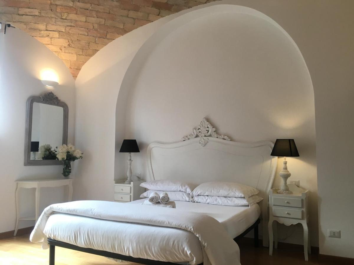 La Finestra Sul Colosseo B&B 1 Рим Экстерьер фото